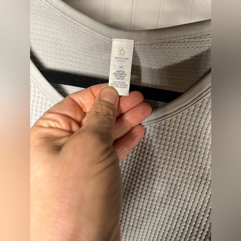 Offline by Aerie women’s long sleeve grey top size S in perfect condition - Picture 3 of 10